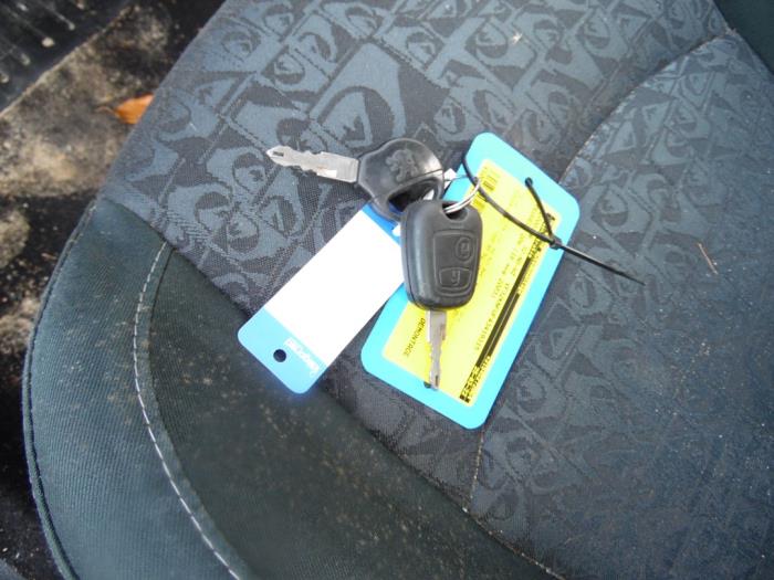 Peugeot 206 SW 1.6 16V Sloopvoertuig (2003, Grijs)