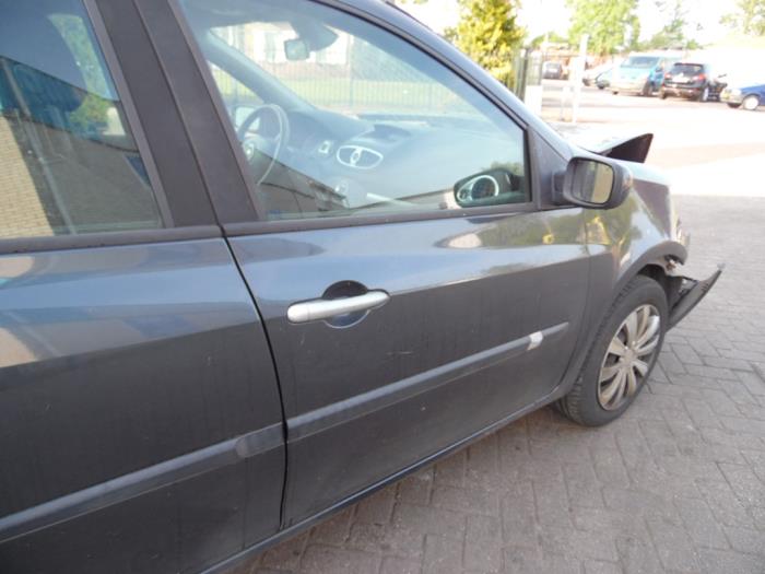 Renault Clio III Estate/Grandtour 1.2 16V TCE 100 Sloopvoertuig (2008, Donker, Grijs)