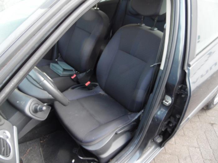 Renault Clio III Estate/Grandtour 1.2 16V TCE 100 Sloopvoertuig (2008, Donker, Grijs)