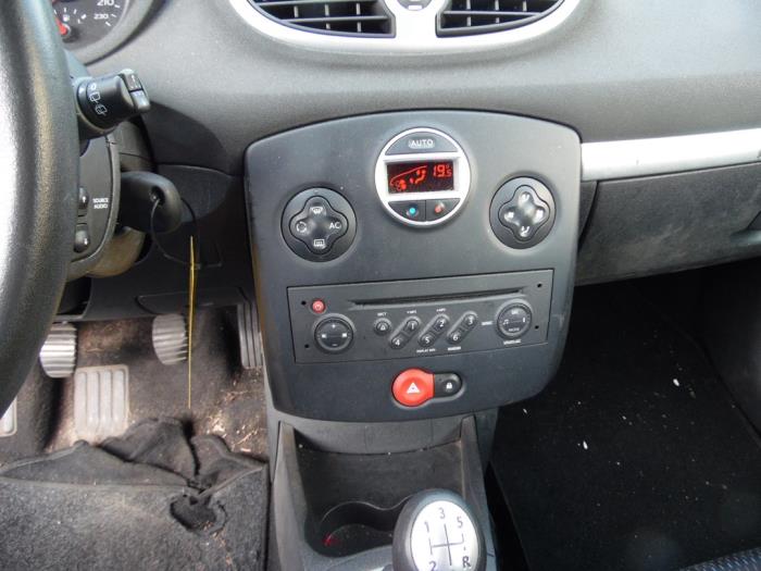 Renault Clio III Estate/Grandtour 1.2 16V TCE 100 Sloopvoertuig (2008, Donker, Grijs)