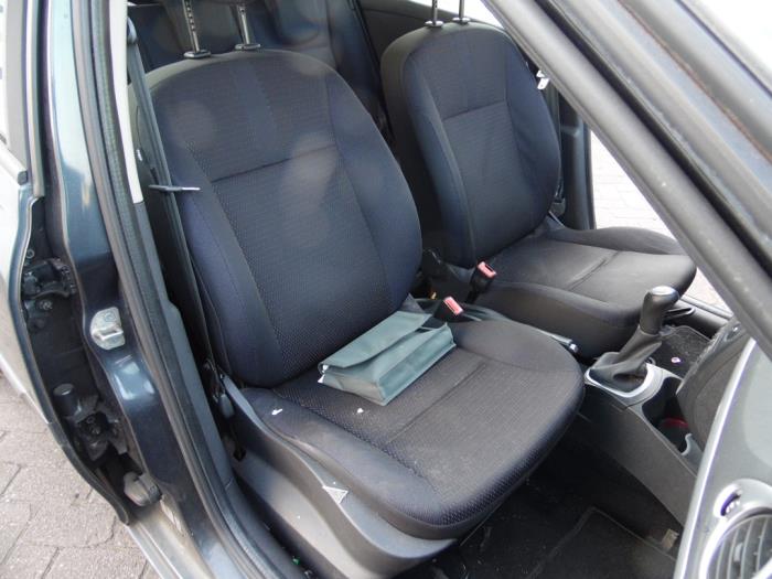 Renault Clio III Estate/Grandtour 1.2 16V TCE 100 Sloopvoertuig (2008, Donker, Grijs)