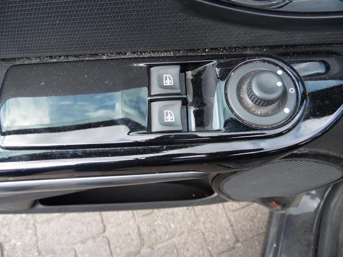 Renault Clio IV 1.5 Energy dCi 90 FAP Sloopvoertuig (2015, Zwart)