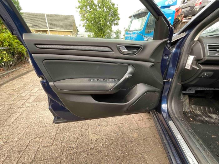 Renault Megane IV Estate 1.2 Energy TCE 100 Sloopvoertuig (2017, Blauw)