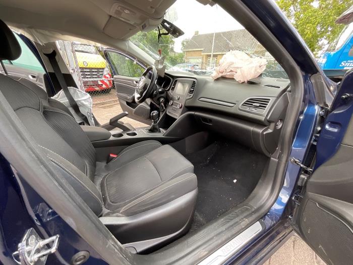 Renault Megane IV Estate 1.2 Energy TCE 100 Sloopvoertuig (2017, Blauw)