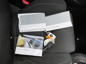 Renault Megane IV Estate 1.2 Energy TCE 100 Sloopvoertuig (2017, Blauw)