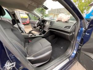 Renault Megane IV Estate 1.2 Energy TCE 100 Sloopvoertuig (2017, Blauw)