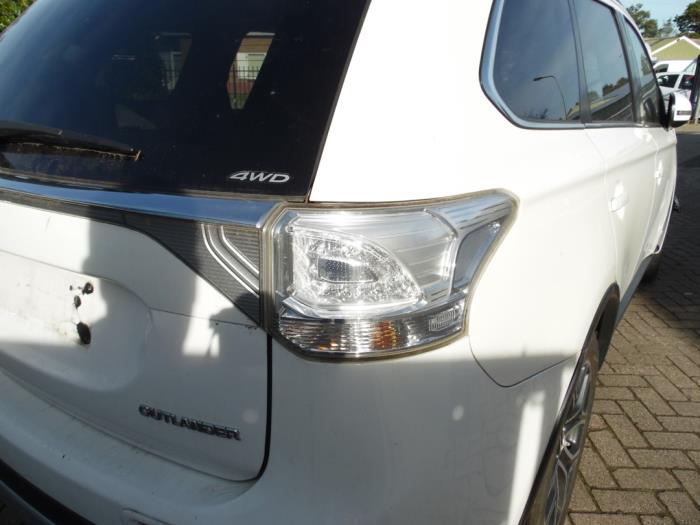 Mitsubishi Outlander 2.0 16V 4x4 Sloopvoertuig (2015, Wit)