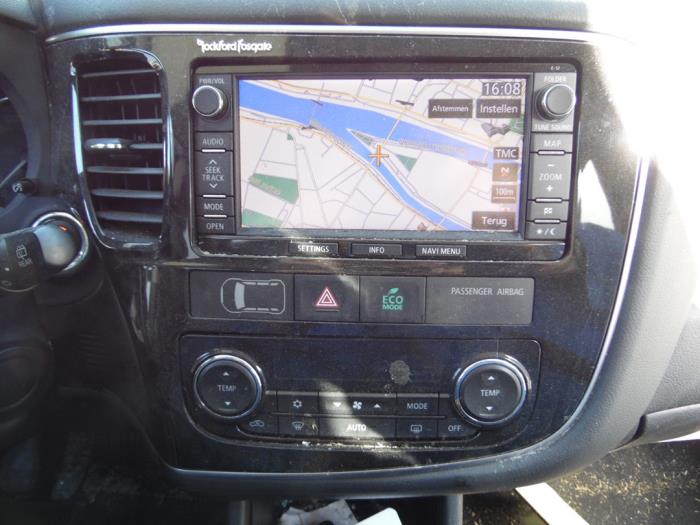 Mitsubishi Outlander 2.0 16V 4x4 Sloopvoertuig (2015, Wit)