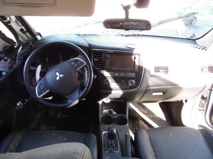 Mitsubishi Outlander 2.0 16V 4x4 Sloopvoertuig (2015, Wit)