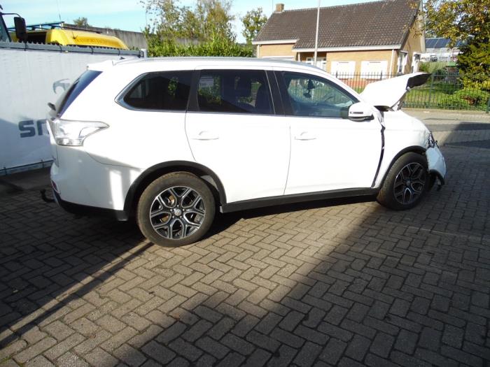Mitsubishi Outlander 2.0 16V 4x4 Sloopvoertuig (2015, Wit)