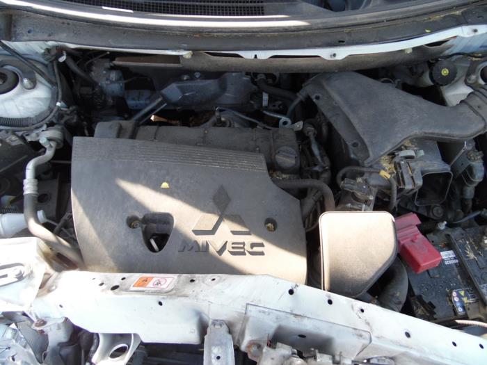 Mitsubishi Outlander 2.0 16V 4x4 Sloopvoertuig (2015, Wit)