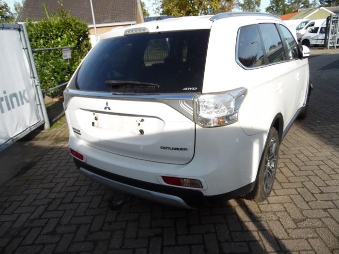 Mitsubishi Outlander 2.0 16V 4x4 Sloopvoertuig (2015, Wit)
