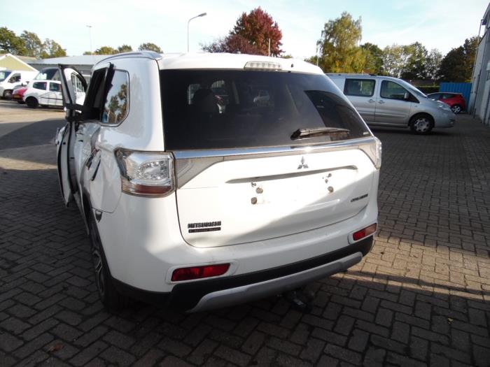 Mitsubishi Outlander 2.0 16V 4x4 Sloopvoertuig (2015, Wit)