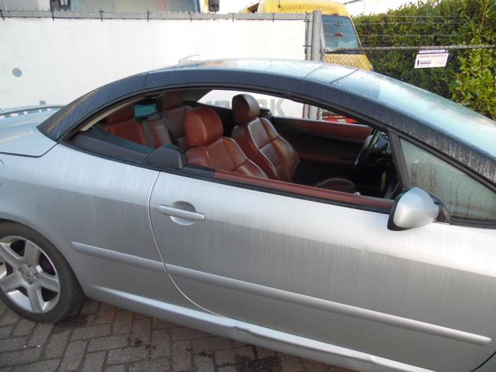 Peugeot 307 CC 2.0 16V Schadevoertuig (2005, Grijs)