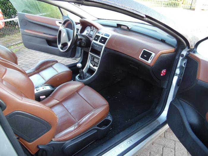 Peugeot 307 CC 2.0 16V Schadevoertuig (2005, Grijs)