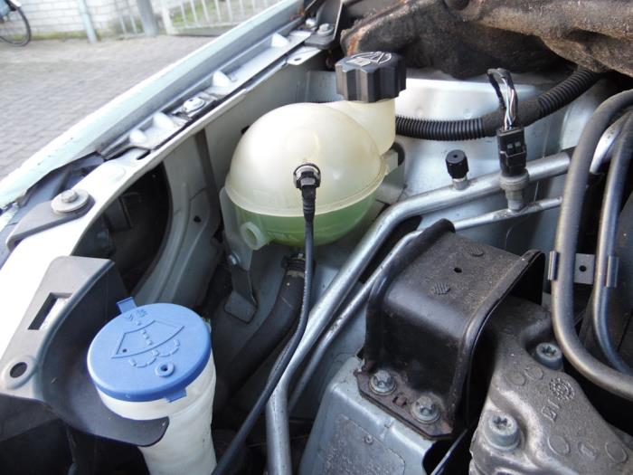 Peugeot 307 CC 2.0 16V Schadevoertuig (2005, Grijs)