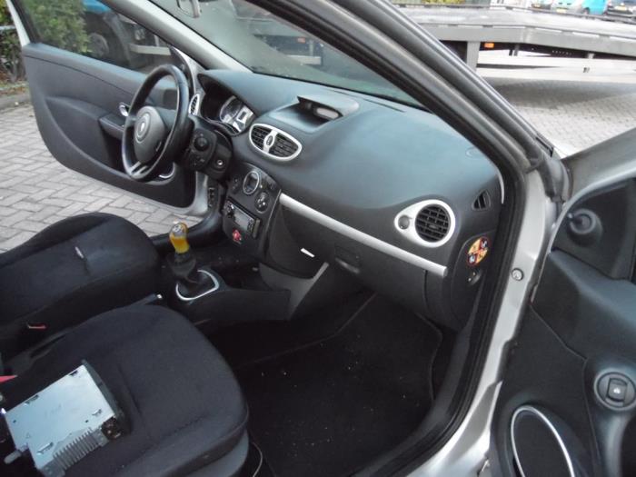 Renault Clio III 1.6 16V Sloopvoertuig (2006, Grijs)