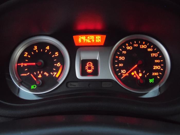 Renault Clio III 1.6 16V Sloopvoertuig (2006, Grijs)