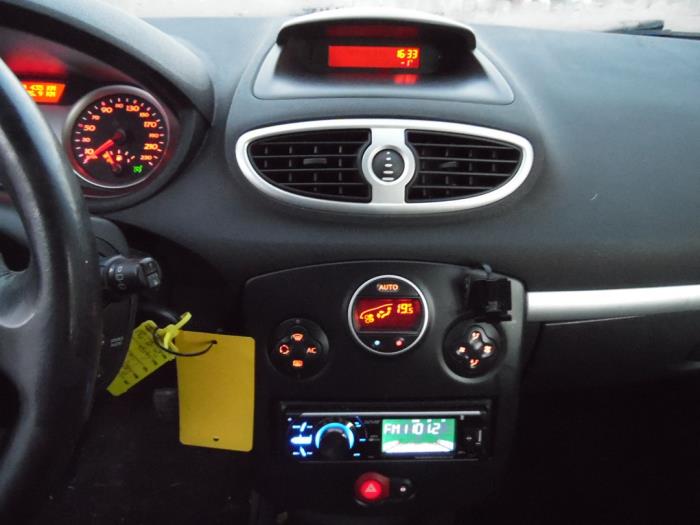 Renault Clio III 1.6 16V Sloopvoertuig (2006, Grijs)