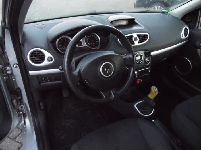 Renault Clio III 1.6 16V Sloopvoertuig (2006, Grijs)