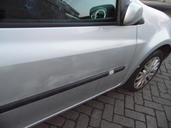 Renault Clio III 1.6 16V Sloopvoertuig (2006, Grijs)