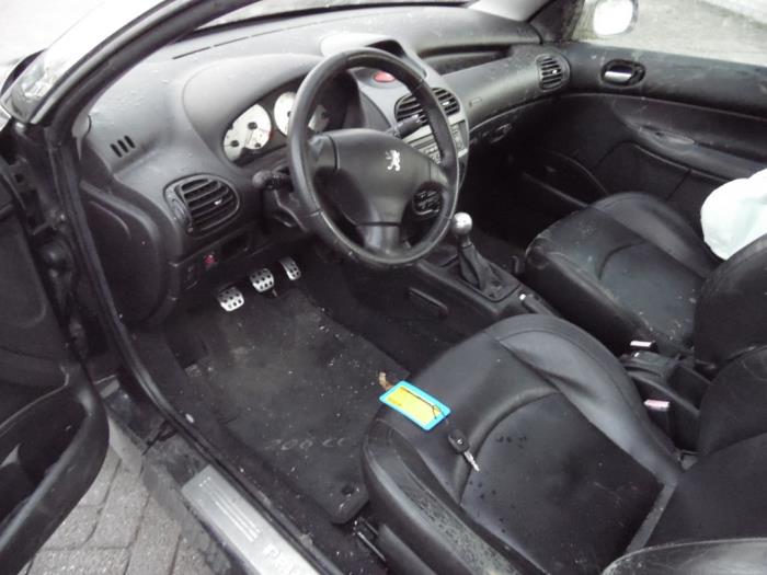 Peugeot 206 CC 2.0 16V Sloopvoertuig (2002, Zwart)