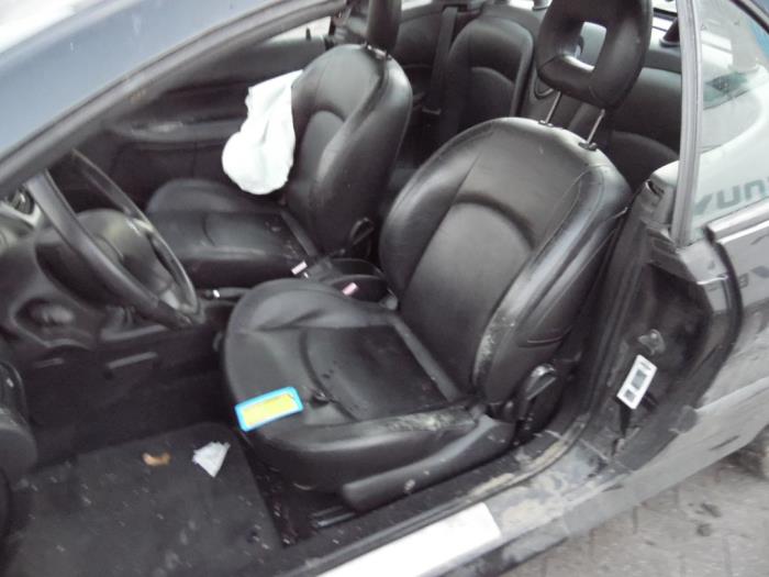 Peugeot 206 CC 2.0 16V Sloopvoertuig (2002, Zwart)