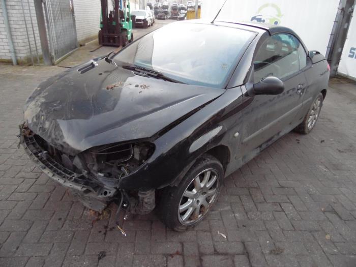 Peugeot 206 CC 2.0 16V Sloopvoertuig (2002, Zwart)