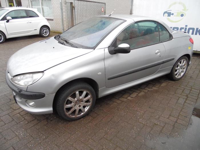Peugeot 206 CC 2.0 16V Sloopvoertuig (2000, Metallic, Zilvergrijs)