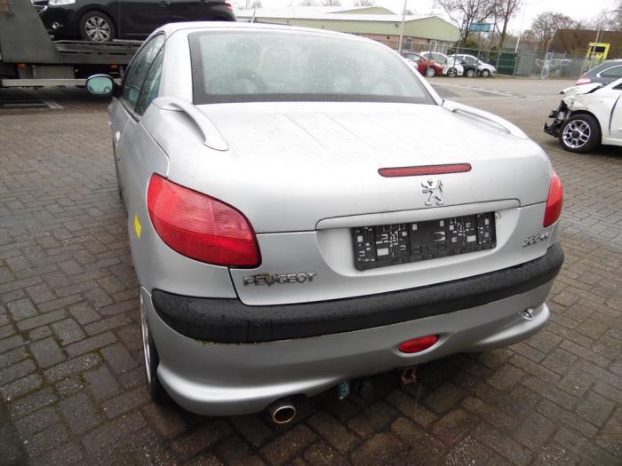 Peugeot 206 CC 2.0 16V Sloopvoertuig (2000, Metallic, Zilvergrijs)