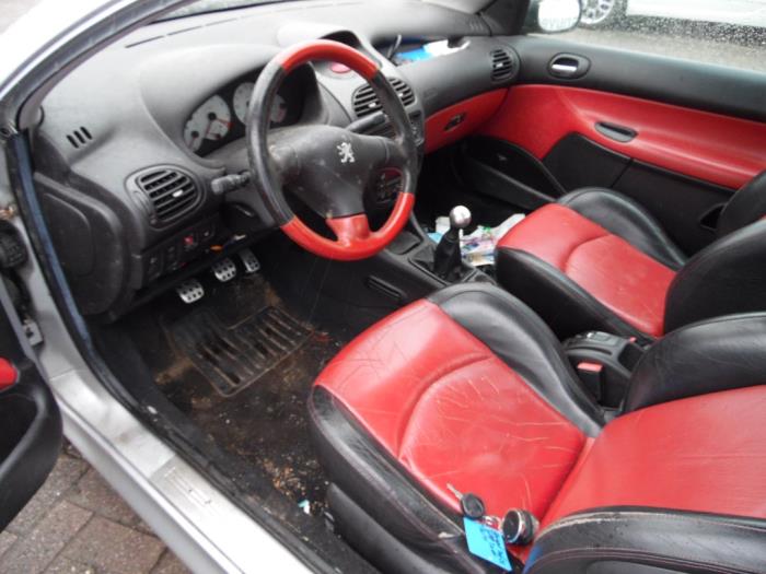 Peugeot 206 CC 2.0 16V Sloopvoertuig (2000, Metallic, Zilvergrijs)