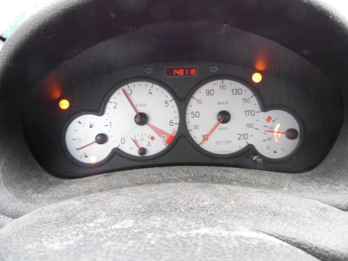 Peugeot 206 CC 2.0 16V Sloopvoertuig (2000, Metallic, Zilvergrijs)