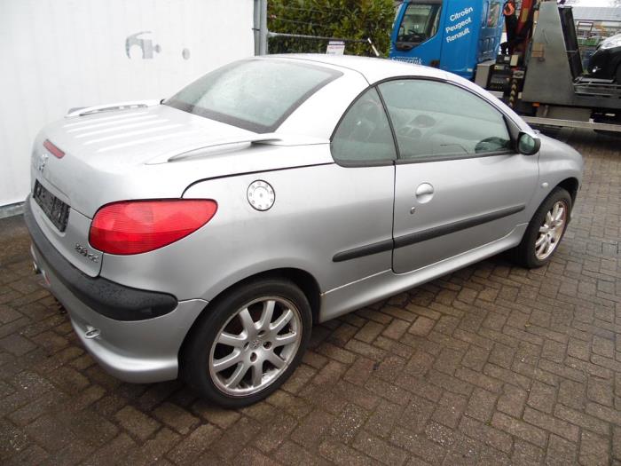 Peugeot 206 CC 2.0 16V Sloopvoertuig (2000, Metallic, Zilvergrijs)