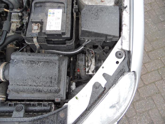 Peugeot 206 CC 2.0 16V Sloopvoertuig (2000, Metallic, Zilvergrijs)