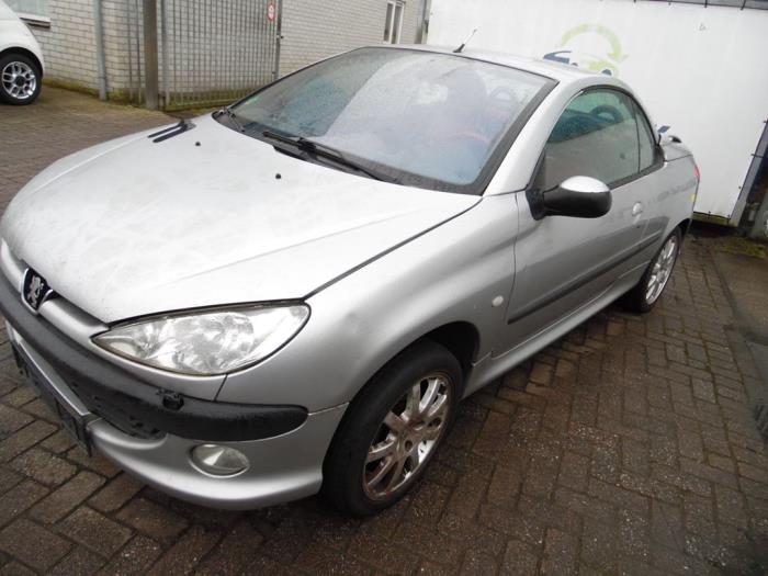 Peugeot 206 CC 2.0 16V Sloopvoertuig (2000, Metallic, Zilvergrijs)