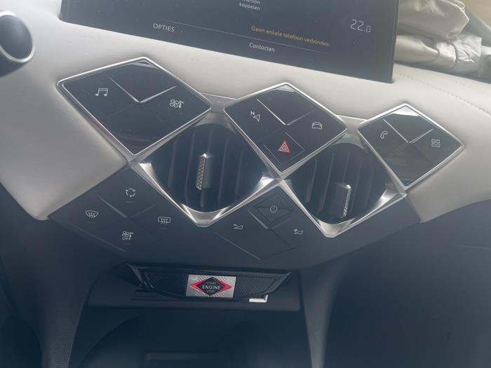 DS Automobiles DS 3/Crossback 1.2 12V PureTech 130 Sloopvoertuig (2020, Wit, Zwart)