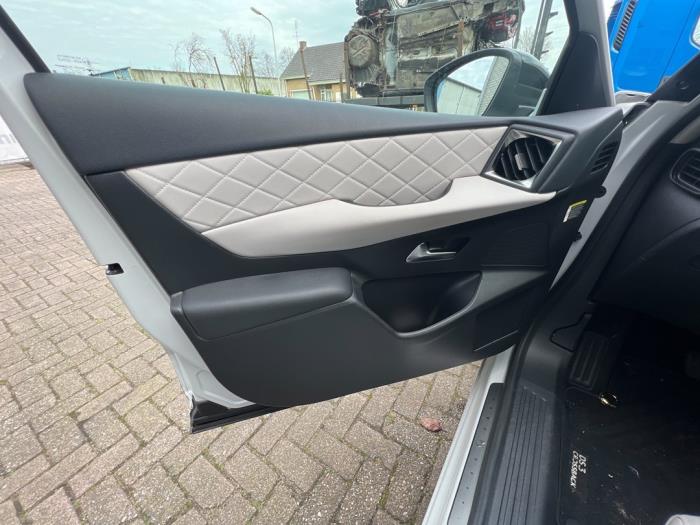 DS Automobiles DS 3/Crossback 1.2 12V PureTech 130 Sloopvoertuig (2020, Wit, Zwart)