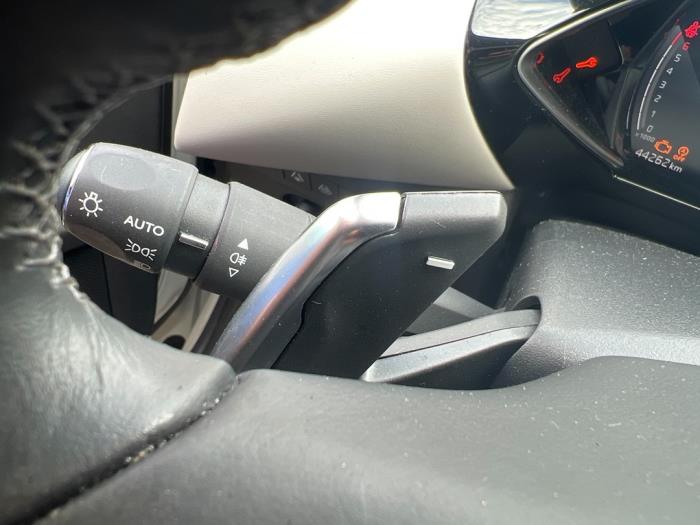 DS Automobiles DS 3/Crossback 1.2 12V PureTech 130 Sloopvoertuig (2020, Wit, Zwart)