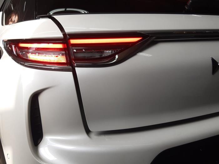 DS Automobiles DS 3/Crossback 1.2 12V PureTech 130 Sloopvoertuig (2020, Wit, Zwart)