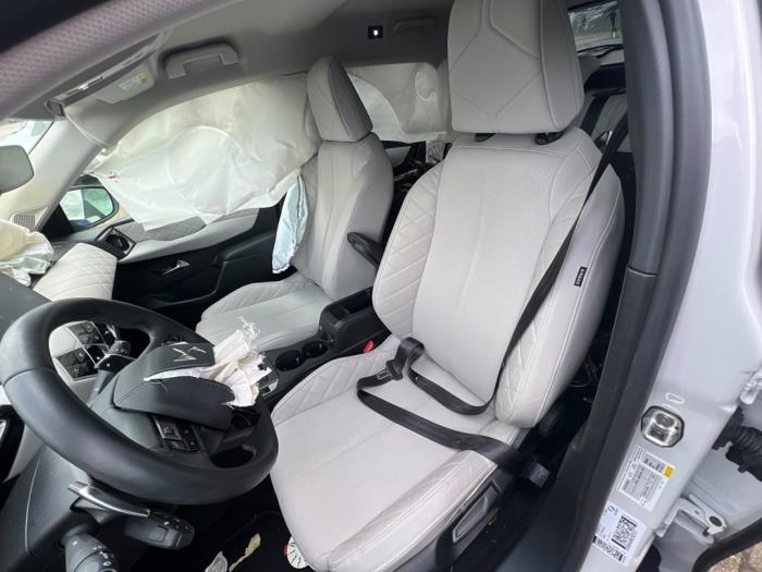 DS Automobiles DS 3/Crossback 1.2 12V PureTech 130 Sloopvoertuig (2020, Wit, Zwart)