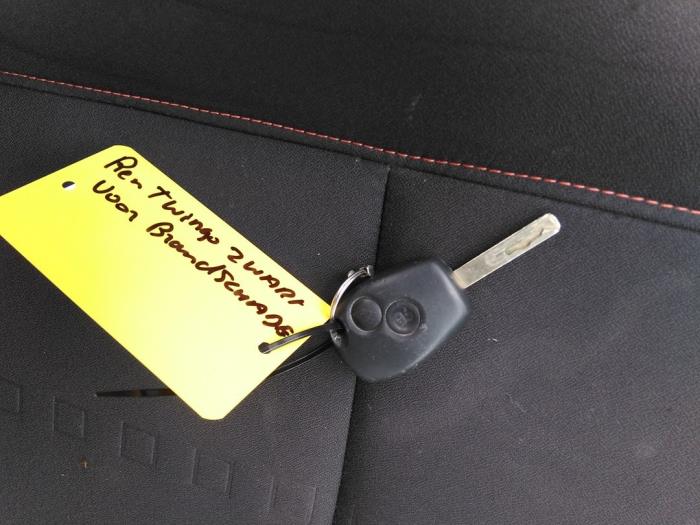 Renault Twingo II 1.2 16V Sloopvoertuig (2008, Zwart)