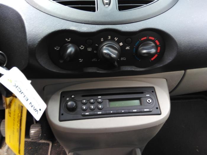 Renault Twingo II 1.2 Sloopvoertuig (2009, Oranje)