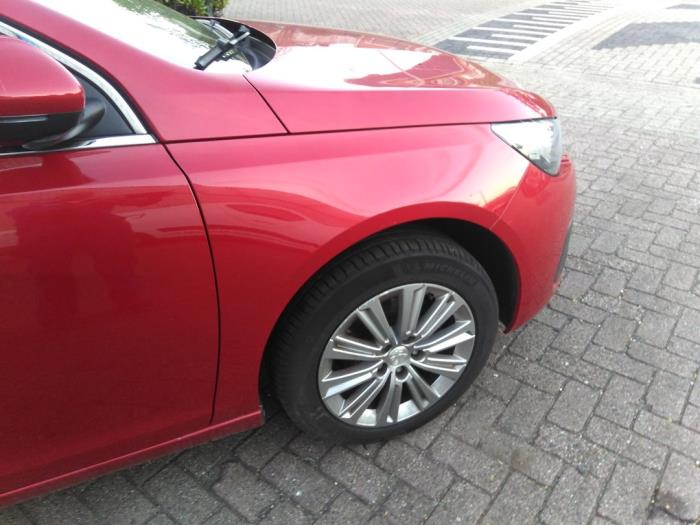 Peugeot 308 1.2 12V e-THP PureTech 110 Sloopvoertuig (2018, Rood)