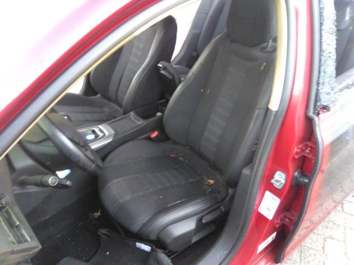 Peugeot 308 1.2 12V e-THP PureTech 110 Sloopvoertuig (2018, Rood)