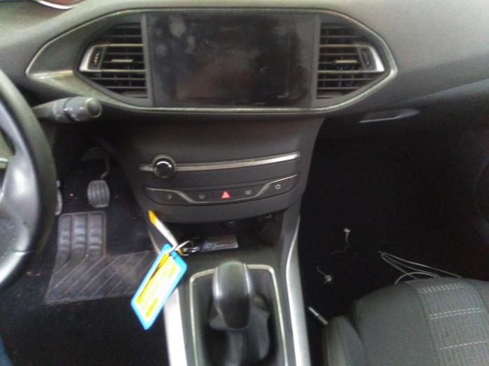 Peugeot 308 1.2 12V e-THP PureTech 110 Sloopvoertuig (2018, Rood)