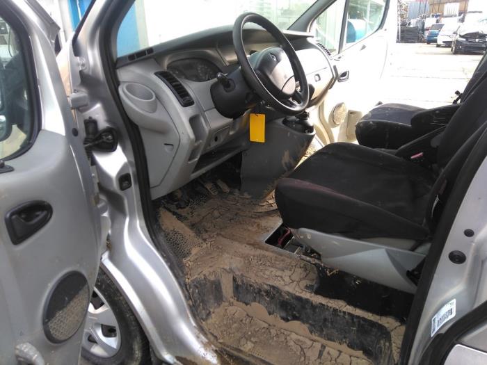 Renault Trafic New 2.5 dCi 16V 135 Sloopvoertuig (2006, Grijs)