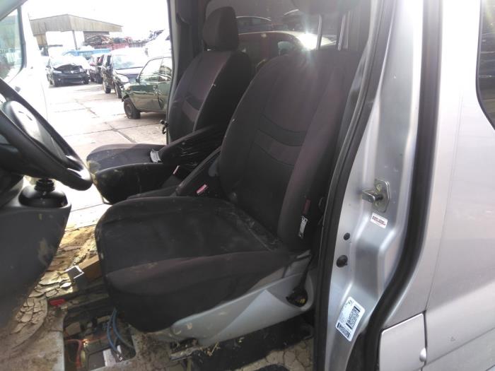 Renault Trafic New 2.5 dCi 16V 135 Sloopvoertuig (2006, Grijs)