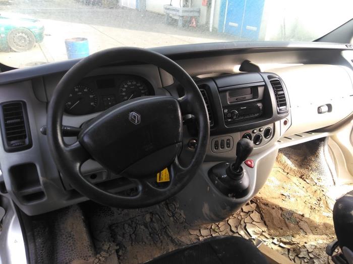 Renault Trafic New 2.5 dCi 16V 135 Sloopvoertuig (2006, Grijs)