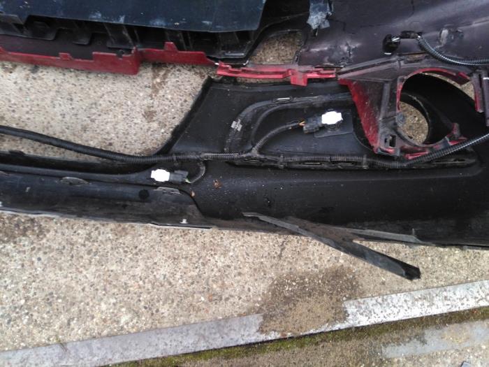 Peugeot 2008 1.2 12V e-THP PureTech 110 Sloopvoertuig (2017, Rood)