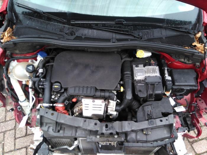 Peugeot 2008 1.2 12V e-THP PureTech 110 Sloopvoertuig (2017, Rood)